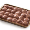 I profiteroles al cioccolato sono dei bignè ripieni di panna e poi ricoperti di una ganache al cioccolato fondente